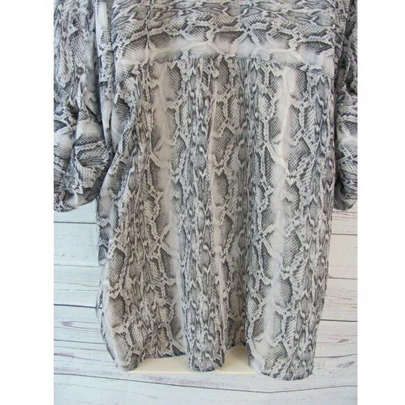 Women’s Love Stitch Blouse Button Down Size Large Grey Snakeskin Print NWT - Picture 6 of 12